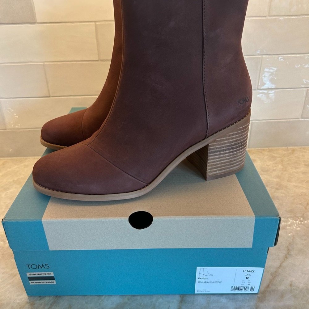 TOMS Evelyn Women's Chestnut Leather Heeled Boots - brand new 9M
